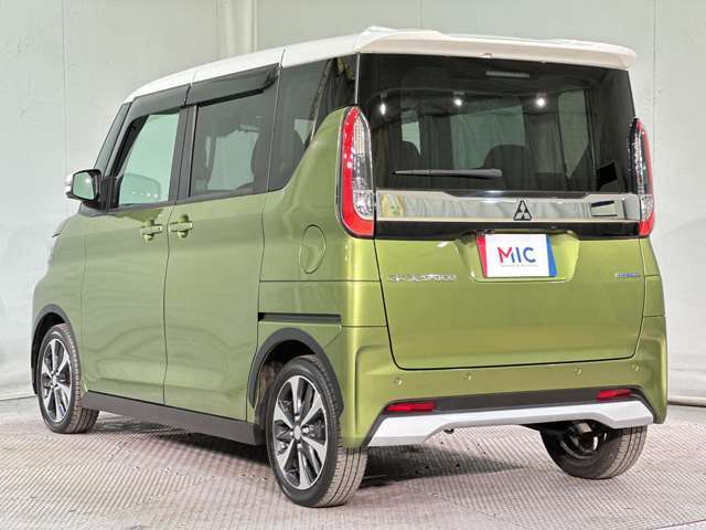 納車前にはスタッフによってピカピカに仕上げてご納車致します。オプションでガラスコーティングなどオススメ品も格安で承ります！