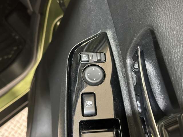 納車前にはスタッフによってピカピカに仕上げてご納車致します。オプションでガラスコーティングなどオススメ品も格安で承ります！