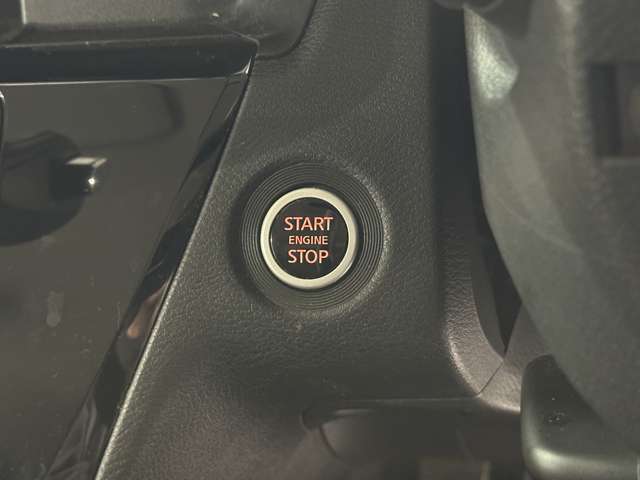 スマートキーです。プッシュボタンでエンジンをかけるタイプです。