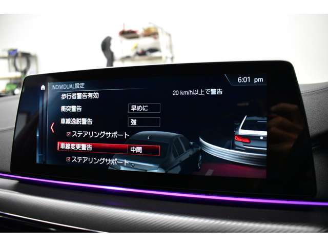 レーンチェンジウォーニング機能付！　ドライビングアシスト機能！安全装備の車線逸脱警告や衝突被害軽減ブレーキ歩行者検知警告機能も備える一台で御座います！