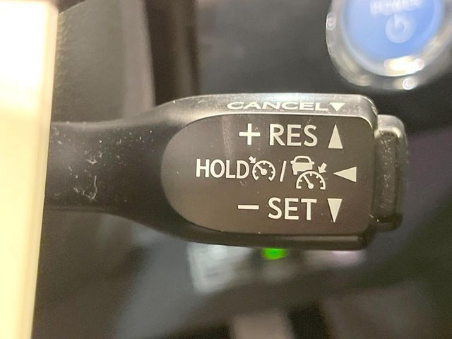 【レーダークルーズコントロール】高速道路での長距離走行が楽に！！自動で速度を保つクルーズコントロールが、衝突軽減システムと連携し、前方の車両を感知して車間を保つように速度調節してくれます！！