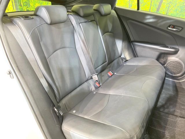 後部座席も気になるようなキズ・汚れやへたり等、大きなダメージはなく、良好な状態です。