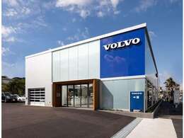 当店は、ご来場いただくお客様すべてにリラックスしてお過ごしいただけるよう北欧気分を存分に味わえる最新CIを導入した店舗です。北欧珈琲・紅茶などを飲みながらごゆっくりおくつろぎください。