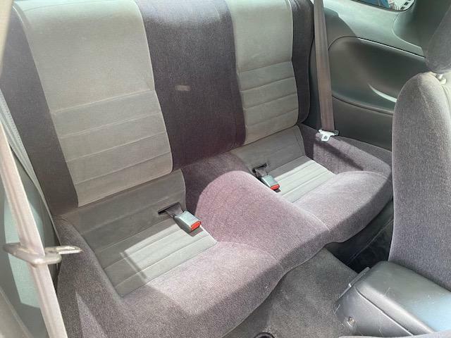 後部席シートも目立つキズや汚れはありません。気持ちよくご使用いただけます。