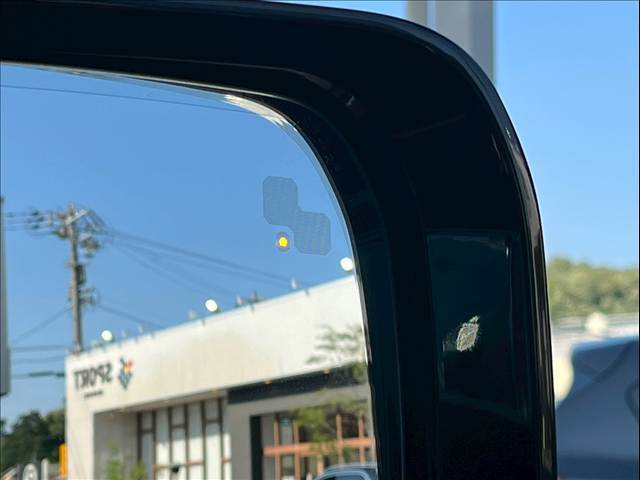ブラインドスポットモニター搭載で後方から接近する車両にも簡単に気づけます。