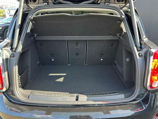 LIBERALAの全国在庫の中から厳選したお車をご提案！お近くの店舗でのご納車可能！その品揃えと品質に驚くこと間違い無し！