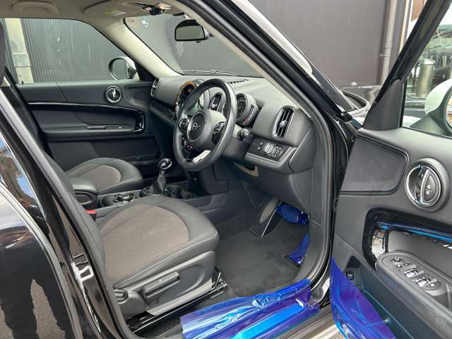 LIBERALAは、輸入車選びの新たなスタイルを提案するインポート・セレクト・ブランドです。オーナー様となる方がクルマから直接感じる感性を第一にした、最良の一台との出会いをコーディネートいたします。