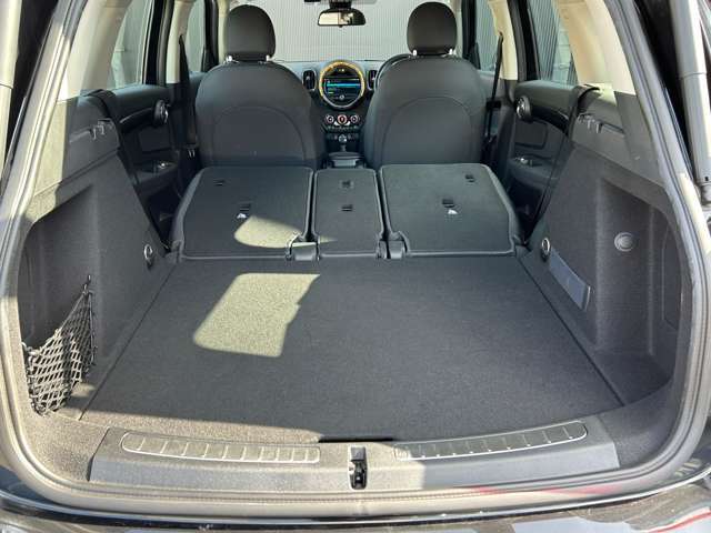 ご遠方の場合でも、下取り車両の金額を概算でお出しすることは可能でございます。車検証をお手元に、走行距離をご確認の上お問い合わせくださいませ。