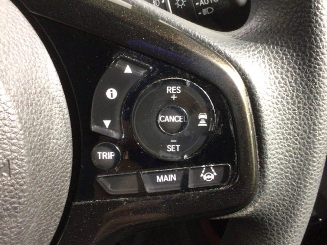 クルーズコントロールを装備しています。高速道路などで一定の速度で走ってくれるので運転が楽ですよ！速度を設定できますので、スピードの出しすぎにも注意できます。