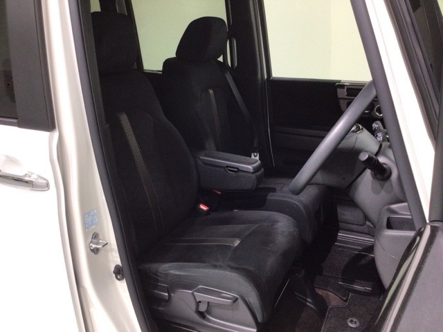 シートは厚めのクッションですのでゆったり座れますよ。