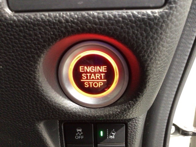 ワンプッシュでエンジンのスタート、ストップが出来て便利です。