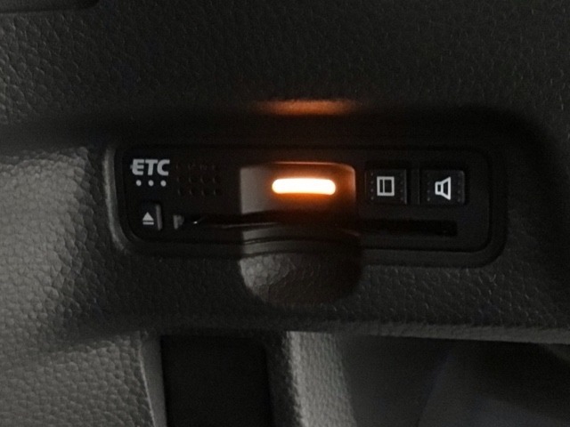 いまや快適なカーライフに欠かせないETCが付いています。