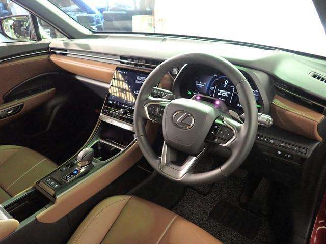 ◆三重県最大級の大型屋内中古車センター♪ヴァーサス鈴鹿店です♪オールジャンルの展示車が盛り沢山です♪在庫の無い車両のオーダーも受け付けます♪電話→059-384-5050までお問合せ下さい◆