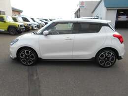 隣接する大型サービス工場や専門のメカニックも多数おりますので、購入後もご安心下さい！