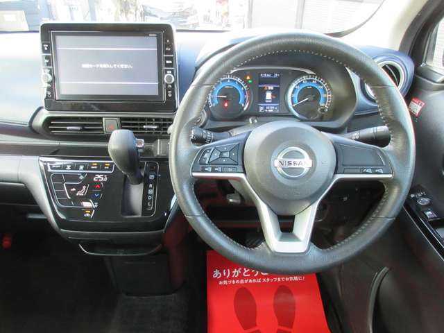 入庫した車両は、高速走行テストなどの厳しいチェックを行っております。