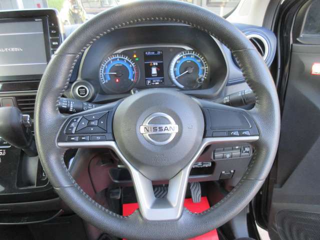 ご納車までの間、代車貸し出し無料サービスを行っております。急な買い替えで交通手段にお困りの方も、ご遠慮なくお申し出ください。※台数に限りがありますので、早目のご予約をお願い致します。