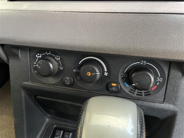 【運転席操作部】快適なドライブを楽しむための機能が装備されています！運転席から触れるので、使いやすいです！除菌プランいれていただくと、さらに清潔で安心していただけます！