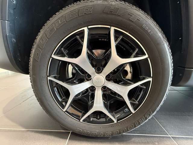 試乗について。車検が残っている車両については、公道での試乗が可能です。ただし、整備中や社内手続きの状況により、ご案内できない場合がございます。
