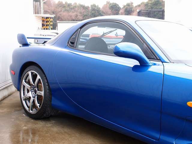 管理ユーザー様から入庫した5型のカスタムRX-7が入庫！直近H30.7/R2.7/R4.8/R6.8整備記録簿も有り、クスコ車高調、WORK18AW、RroRacerマフラーなど多数の高額パーツを装備