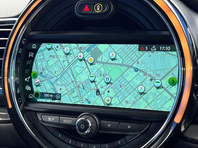 ●純正ナビ:一体感のあるナビは、高級感ある車内を演出してくれます。オーディオ機能も充実しておりますので、運転もより楽しめます♪