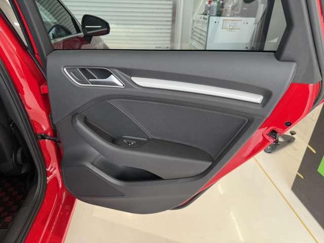 リアドアトリム