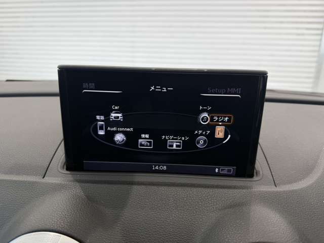 CD・DVD・TV・USB・SD・Bluetoothなど多彩なオーディオに対応しています