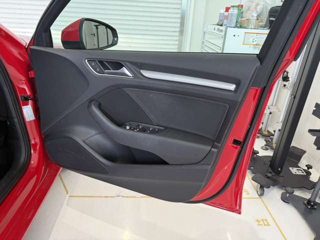 フロントドアトリム