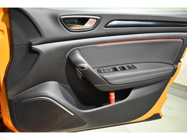当社にて『カービューティーPROボディコーティング施工』を承ります。大切な愛車のボディをしっかりとお守りいたします！詳しい施工内容についてはスタッフまでお気軽にご相談ください。