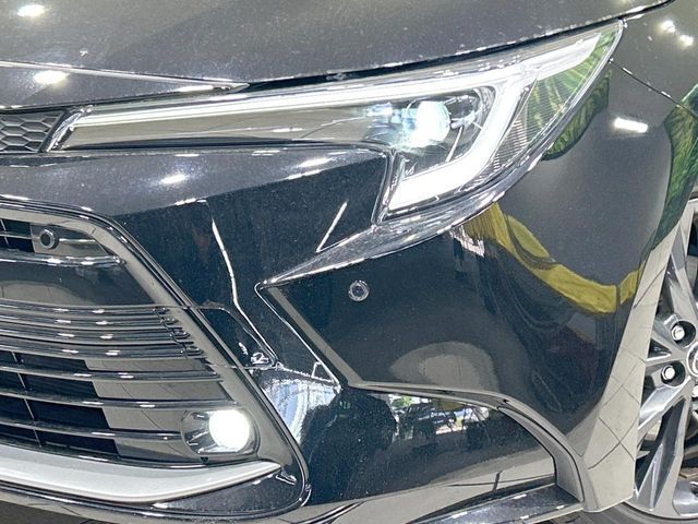 【LEDヘッドライト】悪天候や夜間走行時も良好な視界を確保し安心して運転できる高輝度LEDヘッドライトを装備！点灯速度が早く、消費電力も抑えられています。