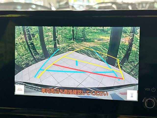 【バックカメラ】駐車時に後方がリアルタイム映像で確認できます。大型商業施設や立体駐車場での駐車時や、夜間のバック時に大活躍！運転スキルに関わらず、今や必須となった装備のひとつです！