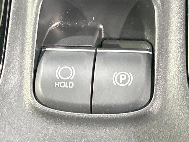 【オートブレーキホールド】信号待ちや渋滞で停車時にブレーキから足を離しても、停止状態を保持してくれます。前進するときはアクセルを踏めば自動で解除されるので安心♪街乗り運転が楽になります♪