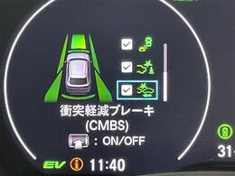 【衝突被害軽減ブレーキ】走行中に前方の車両と歩行者を認識。衝突の危険が高いと判断した場合に警報や緊急ブレーキで衝突回避や衝突時の被害を軽減。前後の踏み間違いによる誤発進も抑制します。