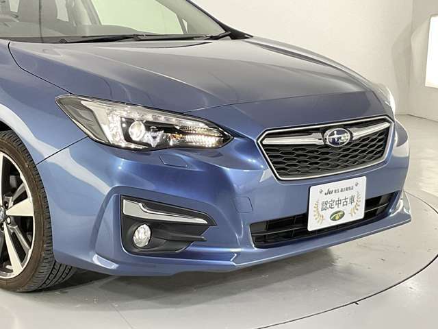 当店では仕入れた車両を撮影スタジオ完備の商品管理センターにて室内クリーニングや外装の磨き施工等、徹底した商品車仕上げを行っております。