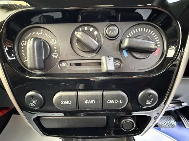 ■当店は函館新道沿い、蔦屋書店すぐ隣になります。営業時間は9:30から18:00まで、定休日は毎週火曜日と第1月曜日・祝日（土日を除く）となっております。