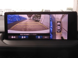 フロント、両サイド、リアの全方位カメラ付。車庫入れはもちろん縦列駐車にも便利ですね。