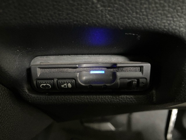 【ETC】便利なETC車載器も装備！高速道路の料金所もスムーズに通過できます。今や必須の装備ですね！お客様用にセットアップをしてのお渡しとなります！
