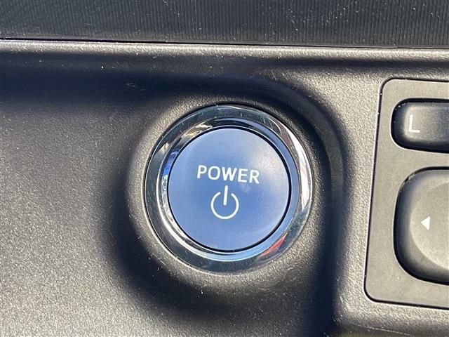 プッシュスタート★エンジンスタートは、ボタンを押すだけ！車内へ乗り込むときからエンジンスタートまで鞄から鍵を取り出す必要がありません。スマートにこなせますね！