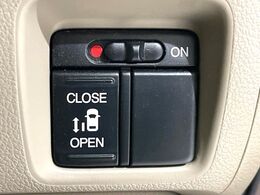 【パワースライドドア】スマートキーや運転席のスイッチでスライドドアの開閉が可能♪電動だから力を入れてドアを開ける必要が無く、小さいお子様でも、重い荷物を持っている時もラクに開け閉めできます♪