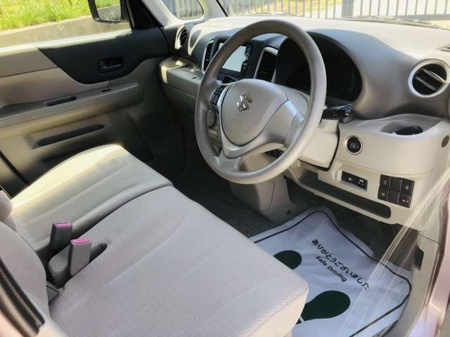 運転席の写真でございます。