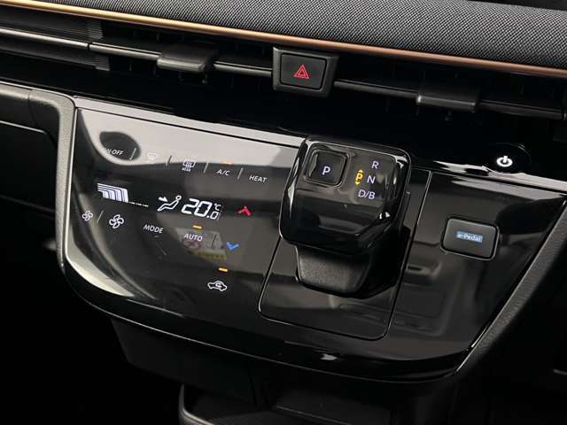 オートエアコンで快適な車内温度を演出してくれます！