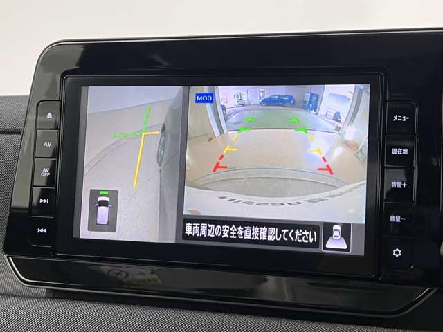 サイドカメラで幅寄せも安心して行えます。