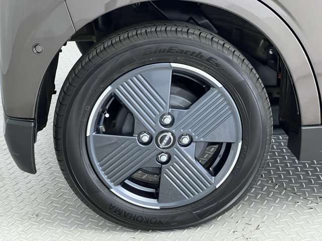 アルミホイールでスポーティな印象となりかっこいいですね！