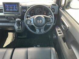 インパネ周りの画像です。店舗にて現車の確認もいただけますので、お電話で在庫のご確認の上是非ご来店くださいませ！！！ワクワクするクルマ選びをご提案します！