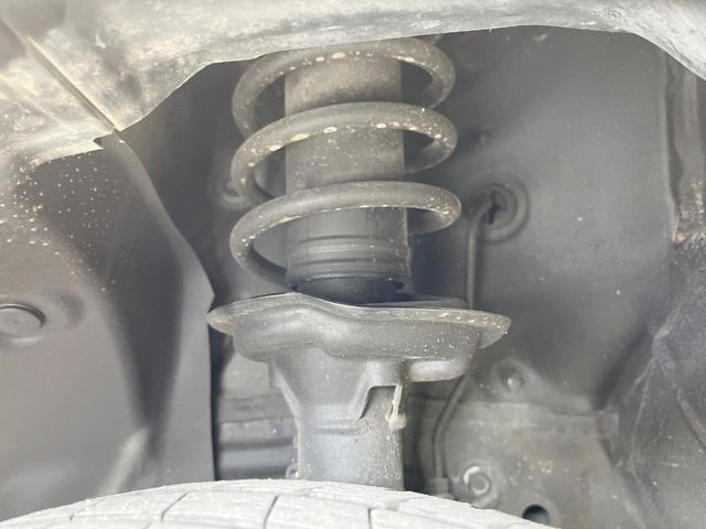 お車を安心してお乗りいただく為には、足回りの定期点検が欠かせません。サービスサポート（有償保証）では無料点検もご提供しており、安心のカーライフをお過ごしいただけるサポート体制が整っています。