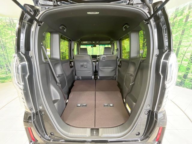 普段のお買い物や通勤、送迎等に十分な荷室スペースを確保しております。セカンドシートを倒すと、大きな荷物の積載も可能です♪