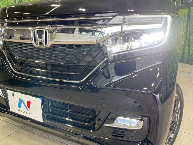 【LEDヘッドライト】悪天候や夜間走行時も良好な視界を確保し安心して運転できる高輝度LEDヘッドライトを装備！点灯速度が早く、消費電力も抑えられています。