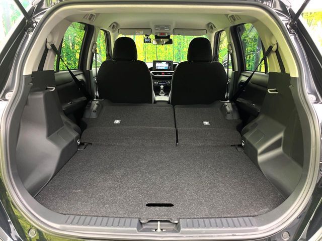 普段のお買い物や通勤、送迎等に十分な荷室スペースを確保しております。セカンドシートを倒すと、大きな荷物の積載も可能です♪