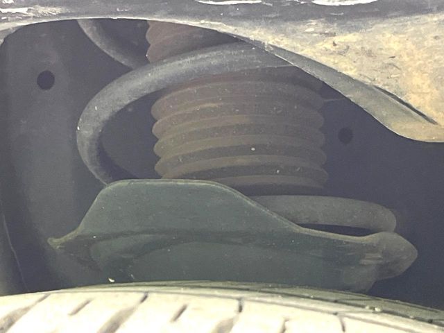 お車を安心してお乗りいただく為には、足回りの定期点検が欠かせません。サービスサポート（有償保証）では無料点検もご提供しており、安心のカーライフをお過ごしいただけるサポート体制が整っています。