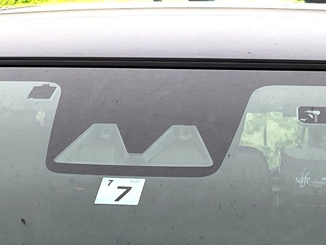 【スマートアシスト】走行中に前方の車両等を認識し、衝突しそうな時は警報とブレーキで衝突回避と被害軽減をアシスト。より安全にドライブをお楽しみいただけます。