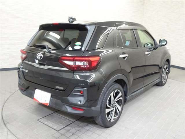 走りにこだわりながら収納力も持ち合わせたお車です。荷物を載せて軽快なドライブを楽しめますよ♪
